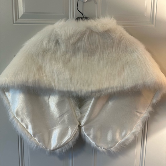 NWT Mariell Faux Fur Bridal Wrap With Ivory Crème Fox - Picture 7 of 11